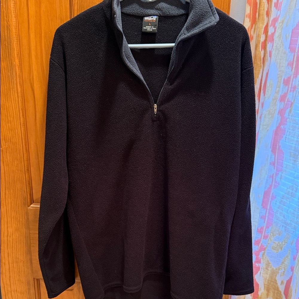 Patagonia Men's Black and Gray Zip-Up Sweater